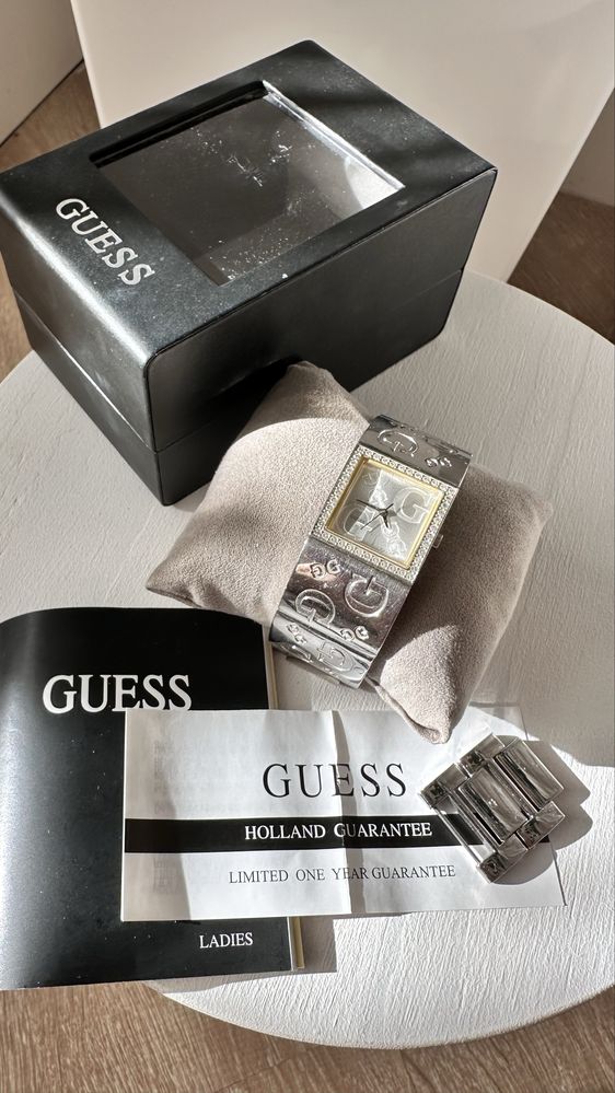Женские наручные часы Guess (оригинал) в отличном состоянии