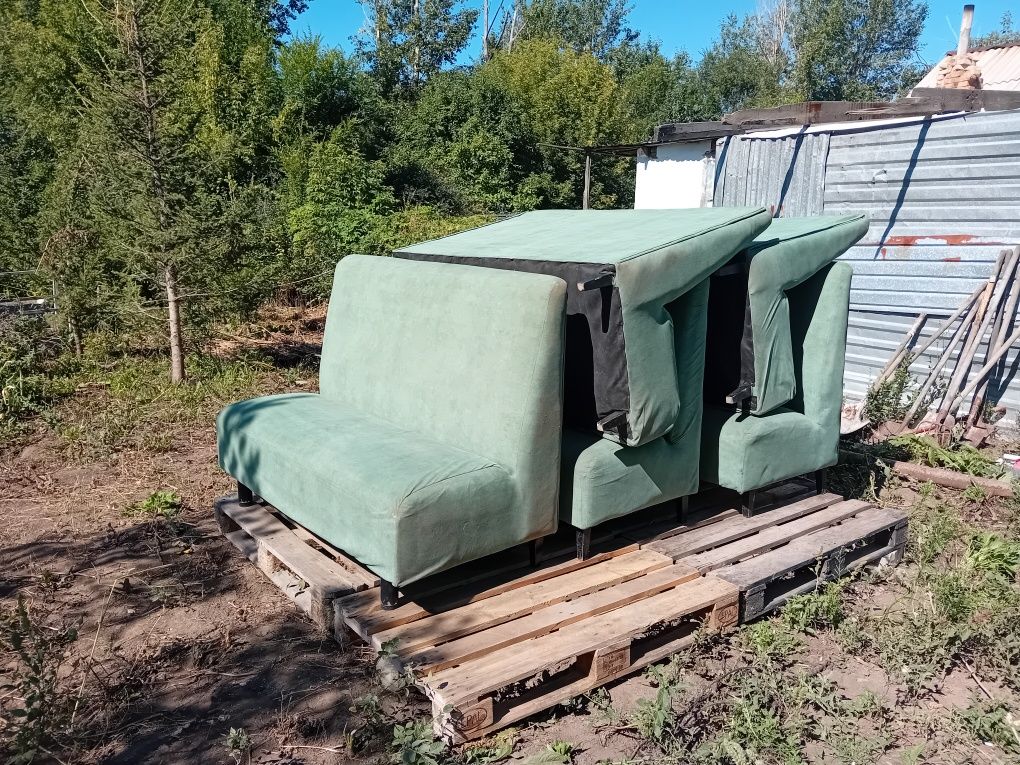 Диваны для офиса кафе тд.б/у договоримся звоните