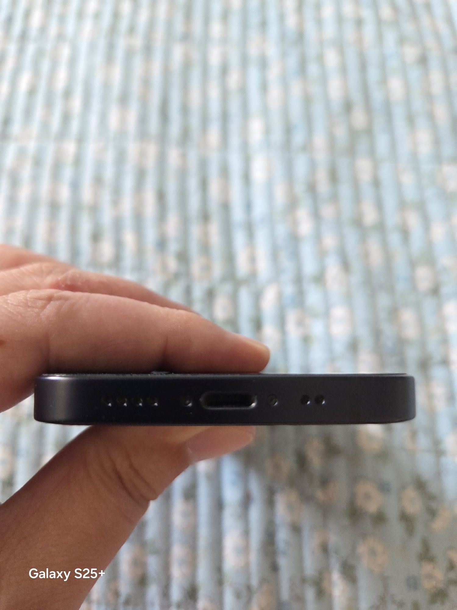 Продам iPhone 12 mini