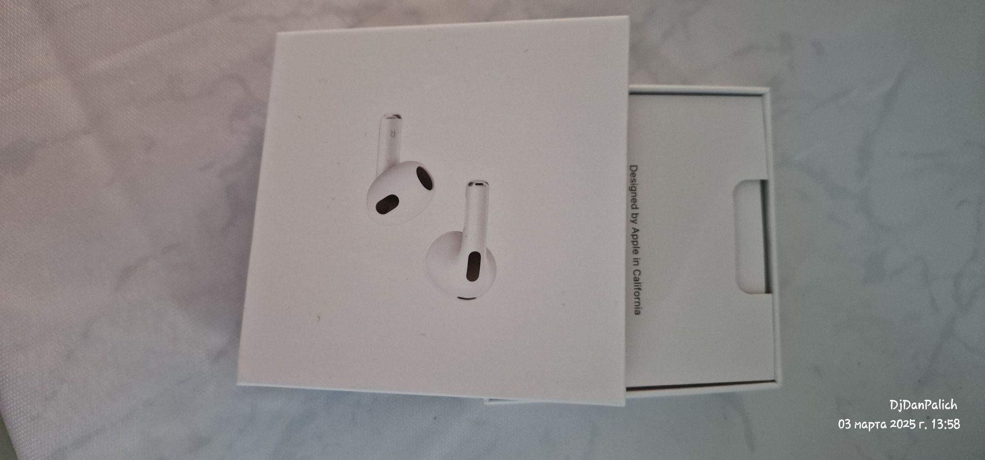 Продам наушники AirPods
