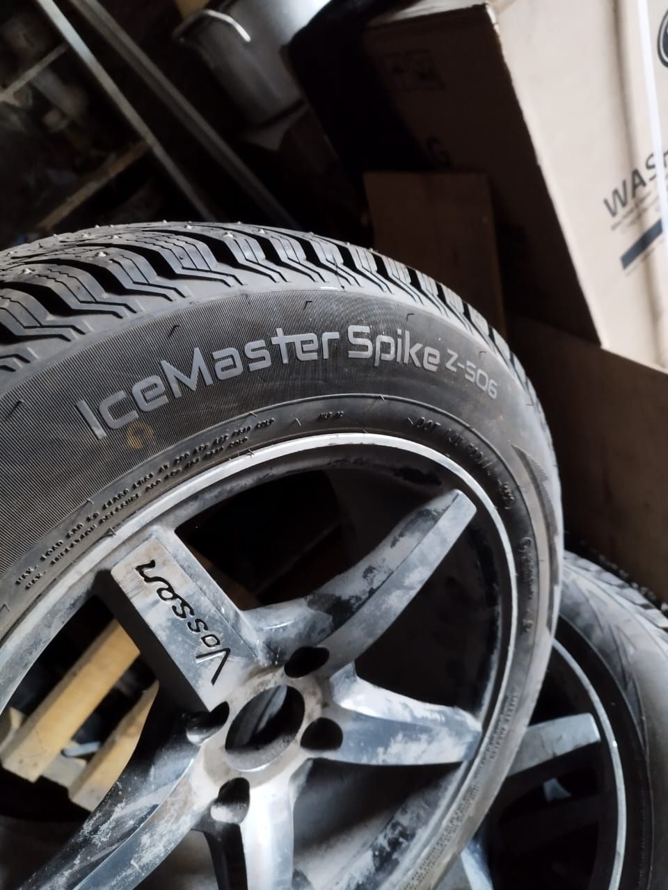 Резина зимняя 185/65 R15