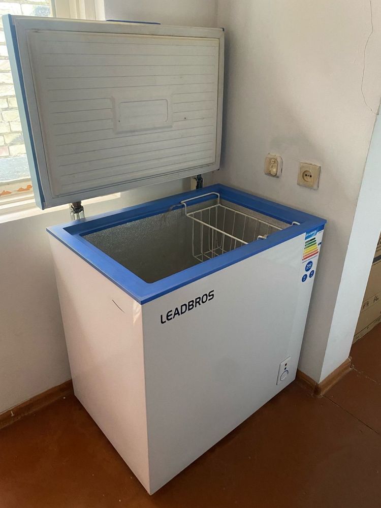 Leadbros марка Продается морозильник на запчасти,