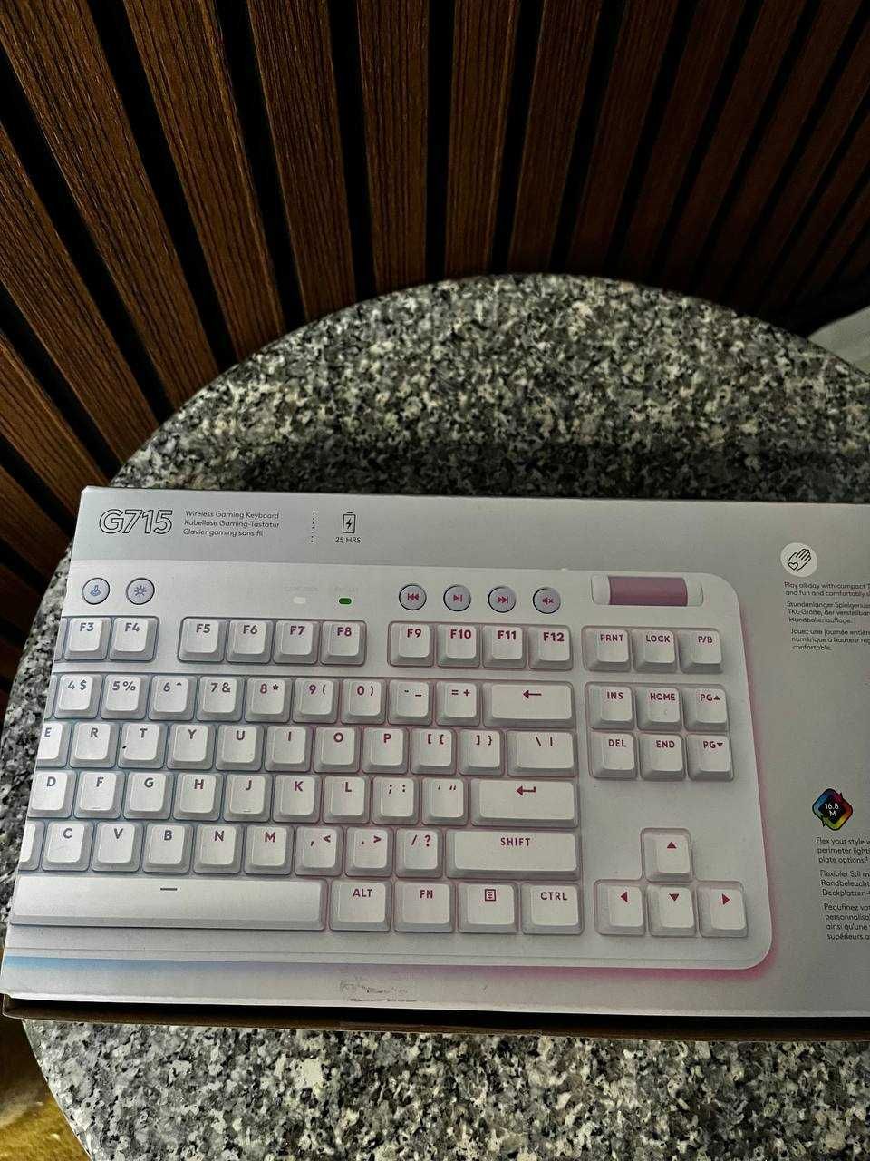 Игровая клавиатура беспроводная Logitech G715 TKL, Tactile