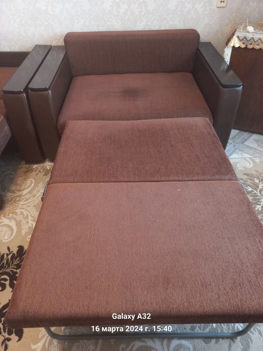 Срочно продам мягкую мебель 3+2+1.