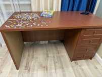 Стол письменный в отличном состоянии