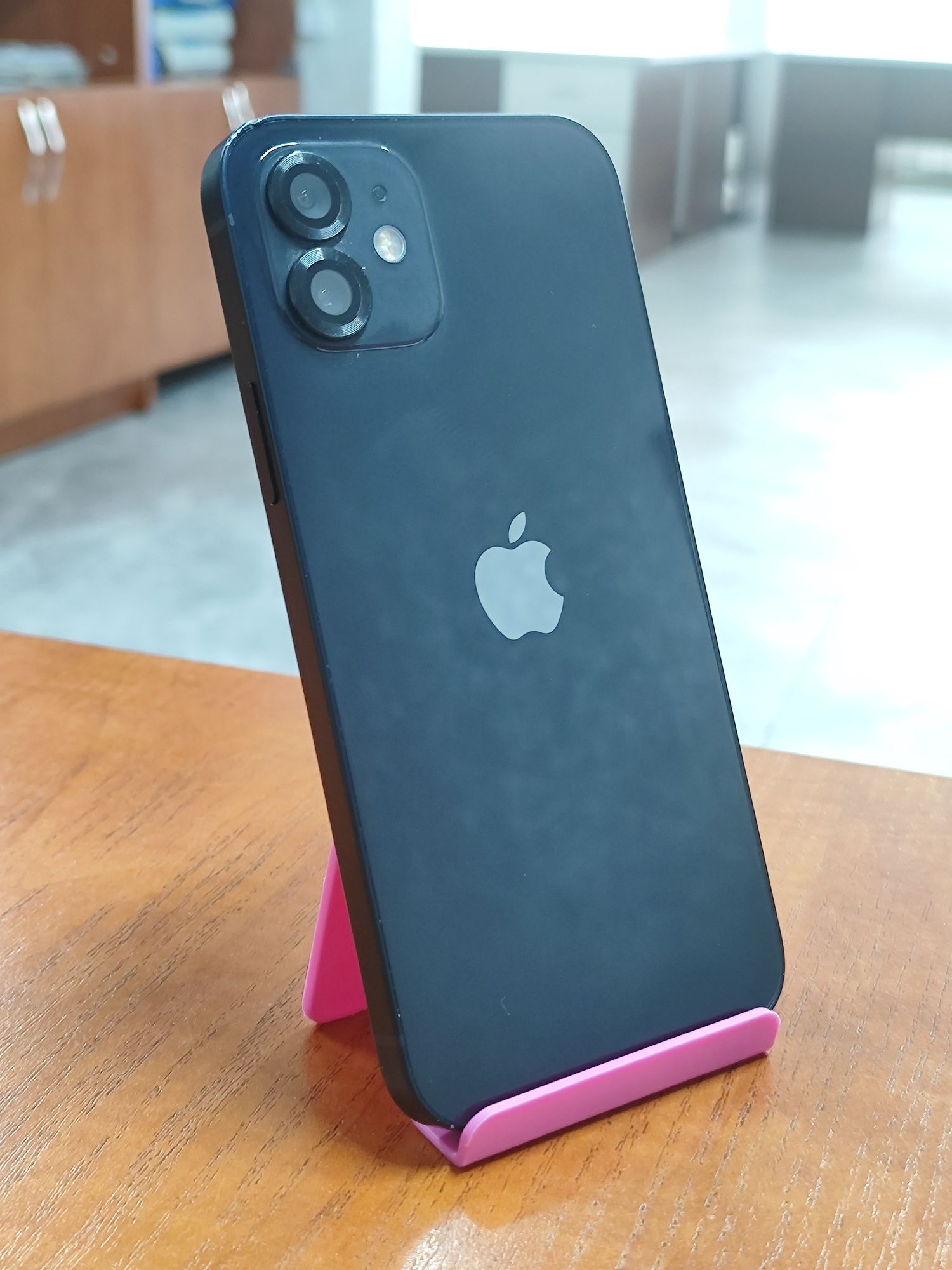 Продам iPhone 12, АКБ 93%