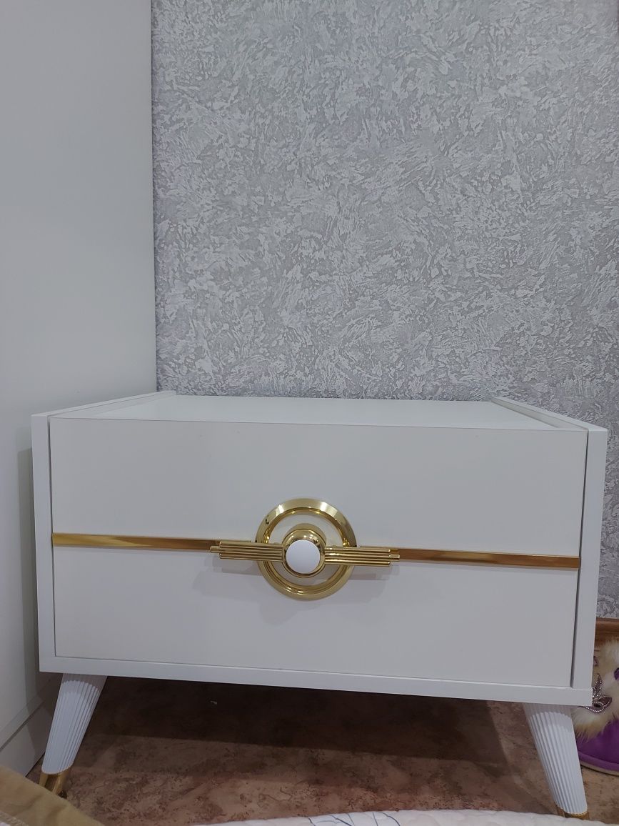 Продам кровать с тумбой