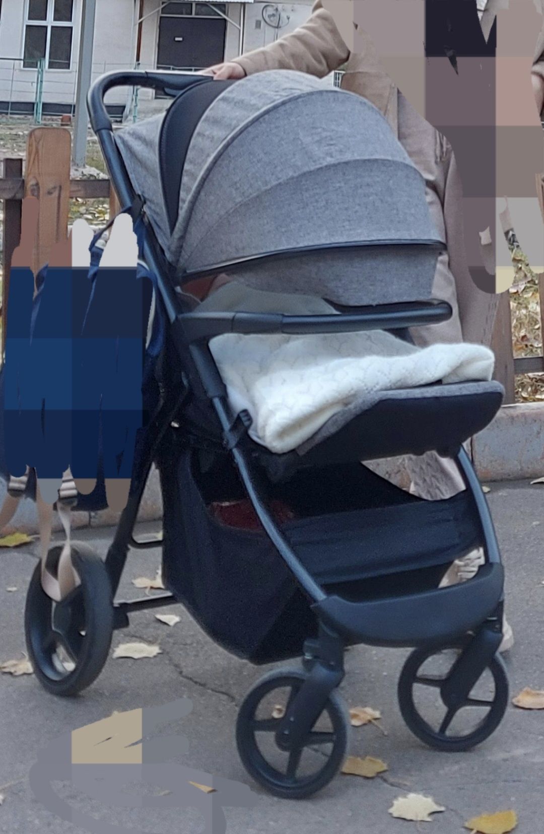 Продам детскую прогулочную коляску
