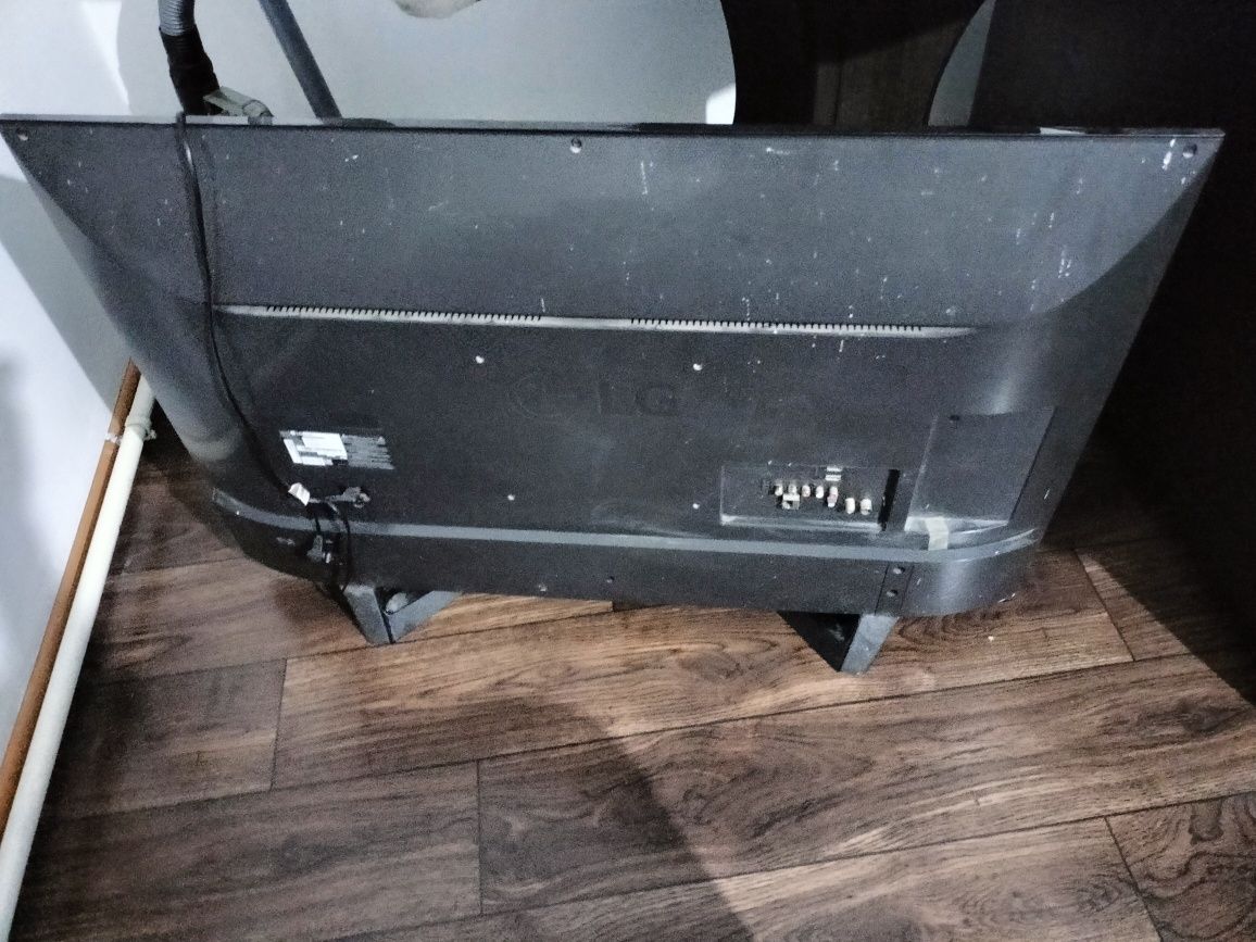 Телевизор LG 43LH590V.