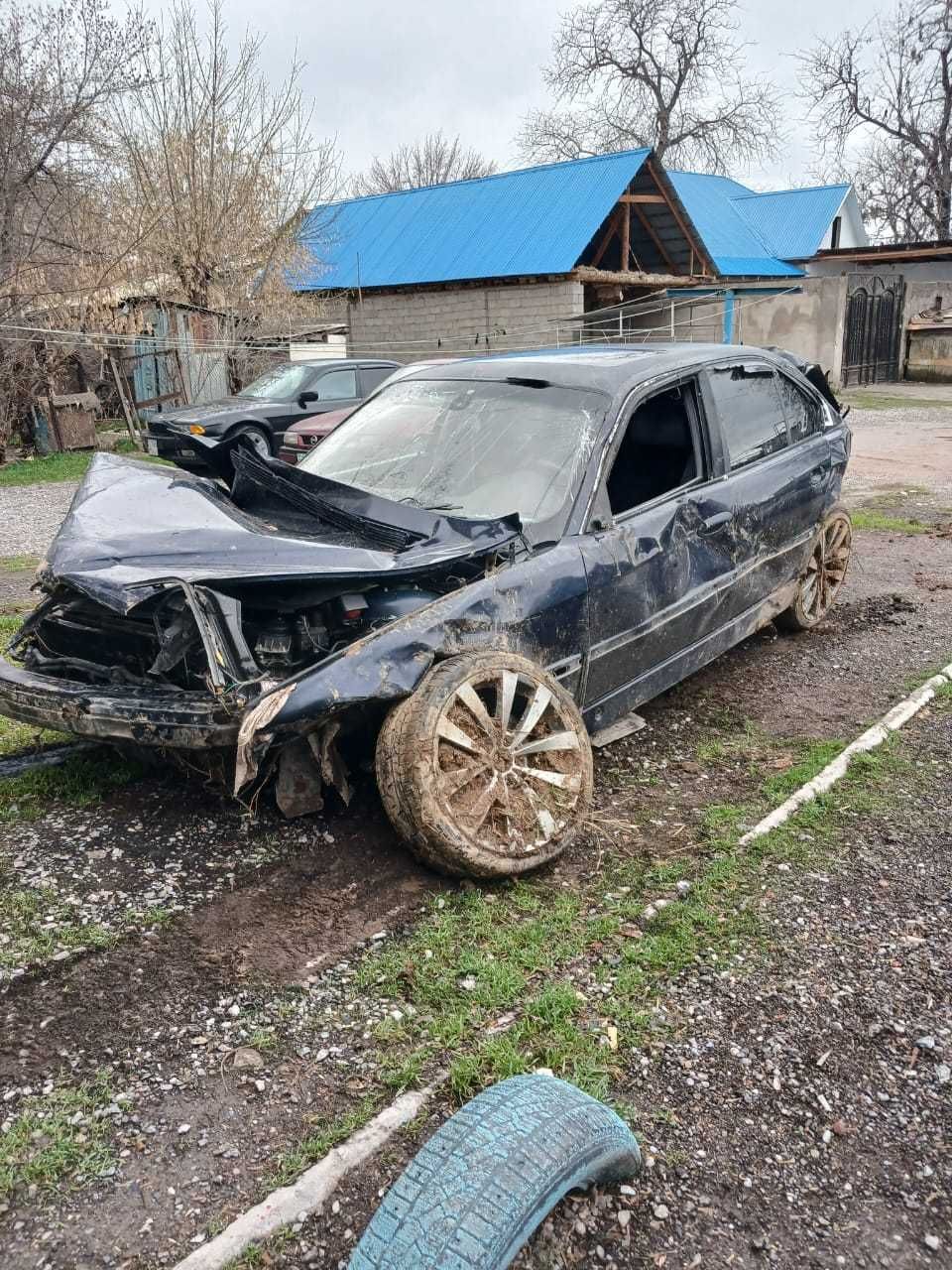 Продам машину на запчасти