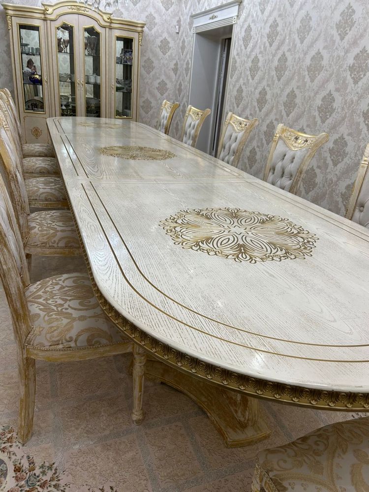 Стол для гостиной