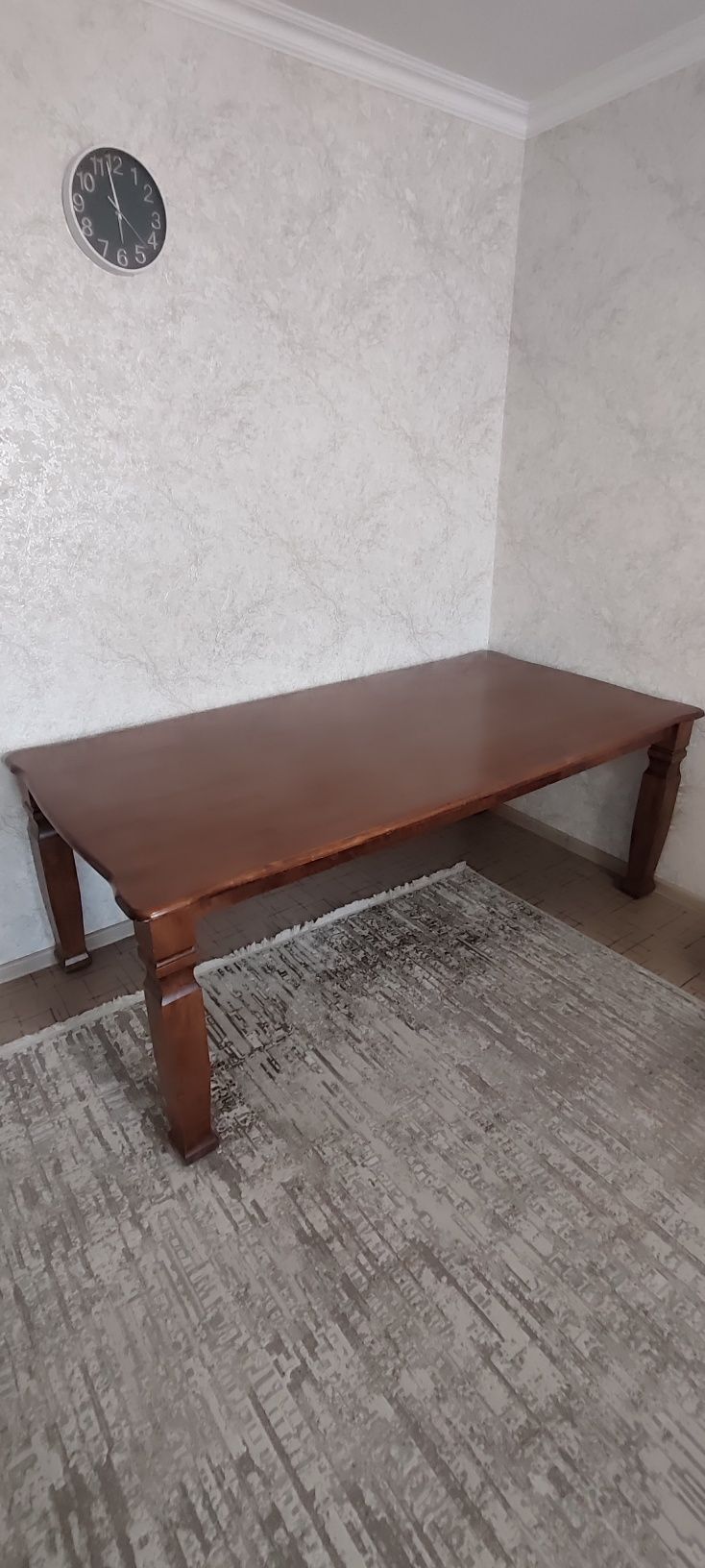 Продается стол со стульями
