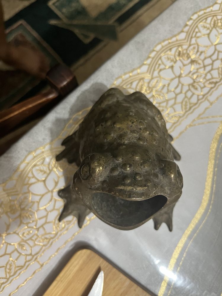 Лягушка статуэтка