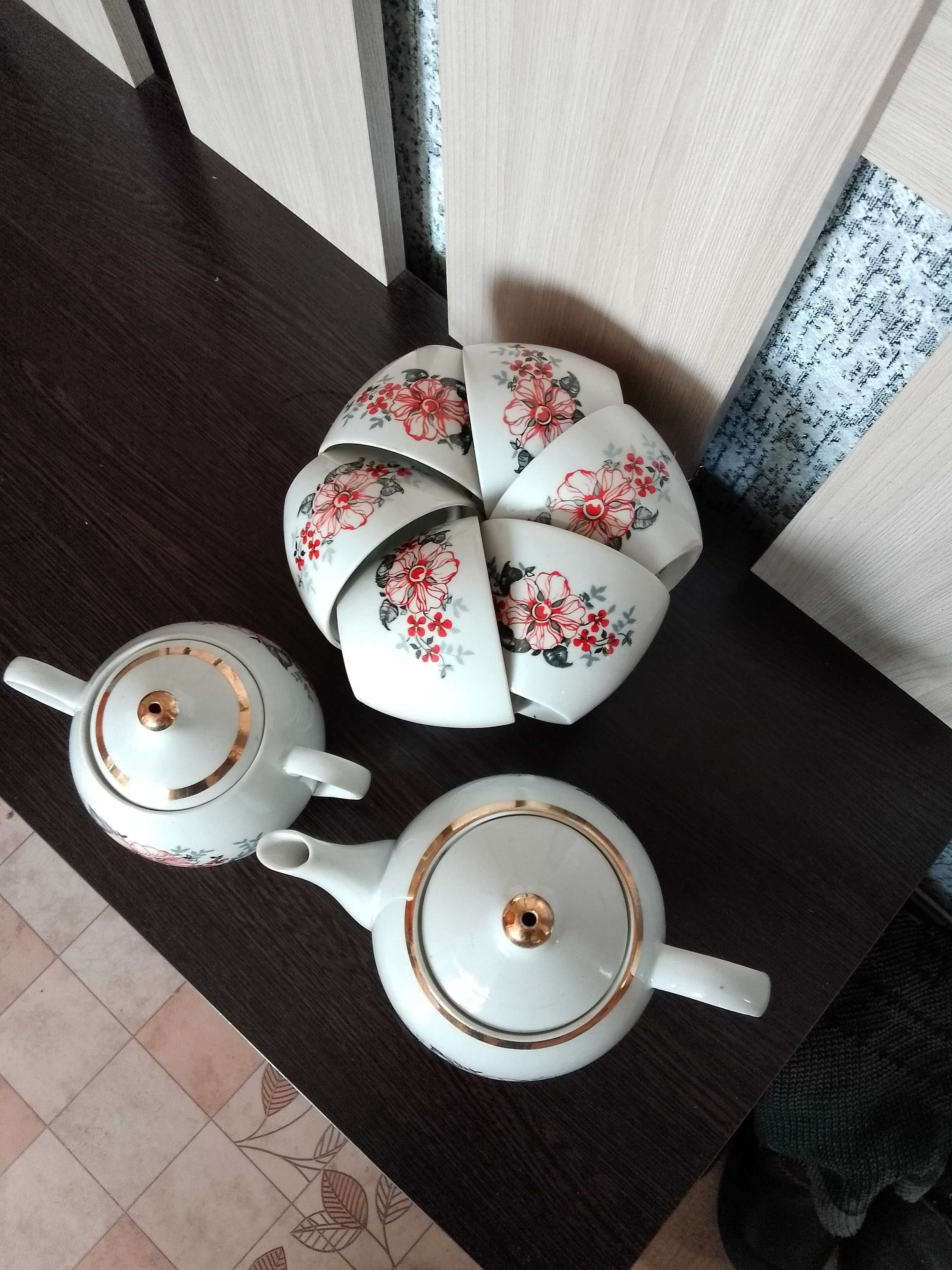 Чайный сервиз (СССР):на 6 персон+чайник и сахарница