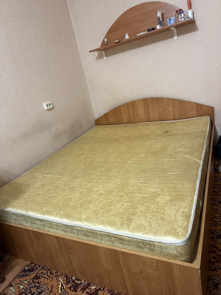 Продам кровать с матрсом
