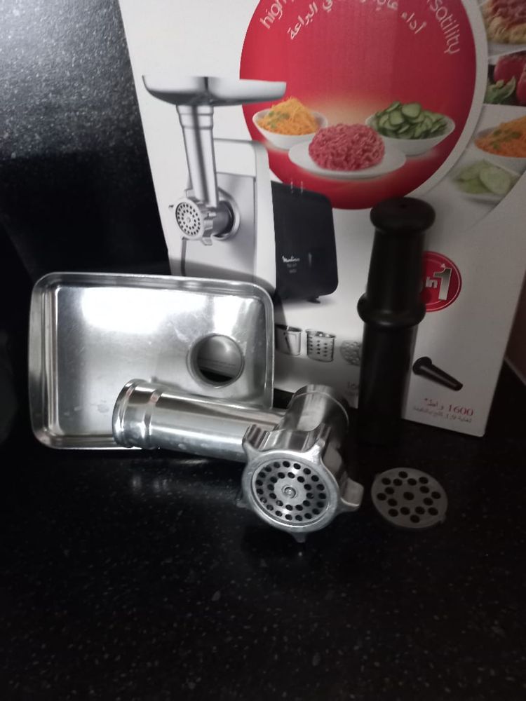 Мясорубка электрическая Moulinex
