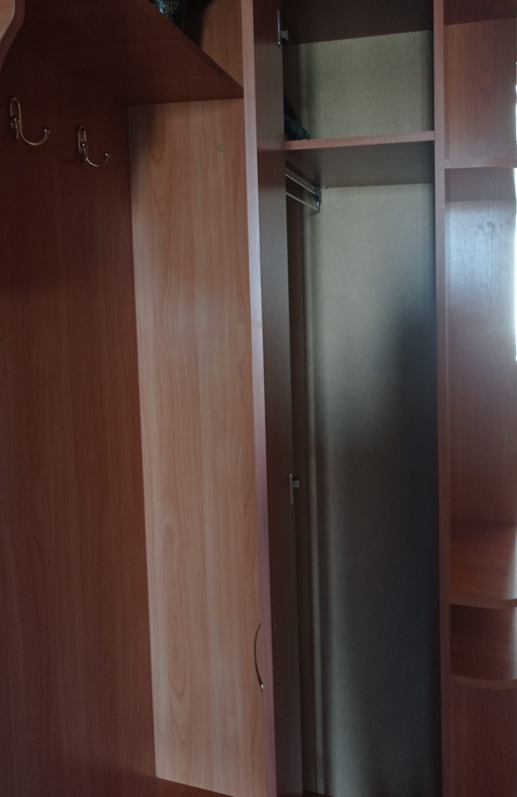 Продам прихожую и шкаф