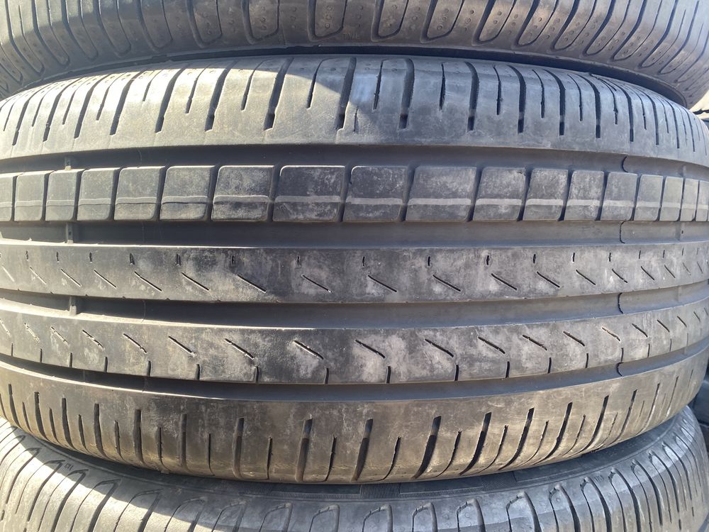 Комплект разноразмерные шины 255/45/19 235/50/19 Pirelli.