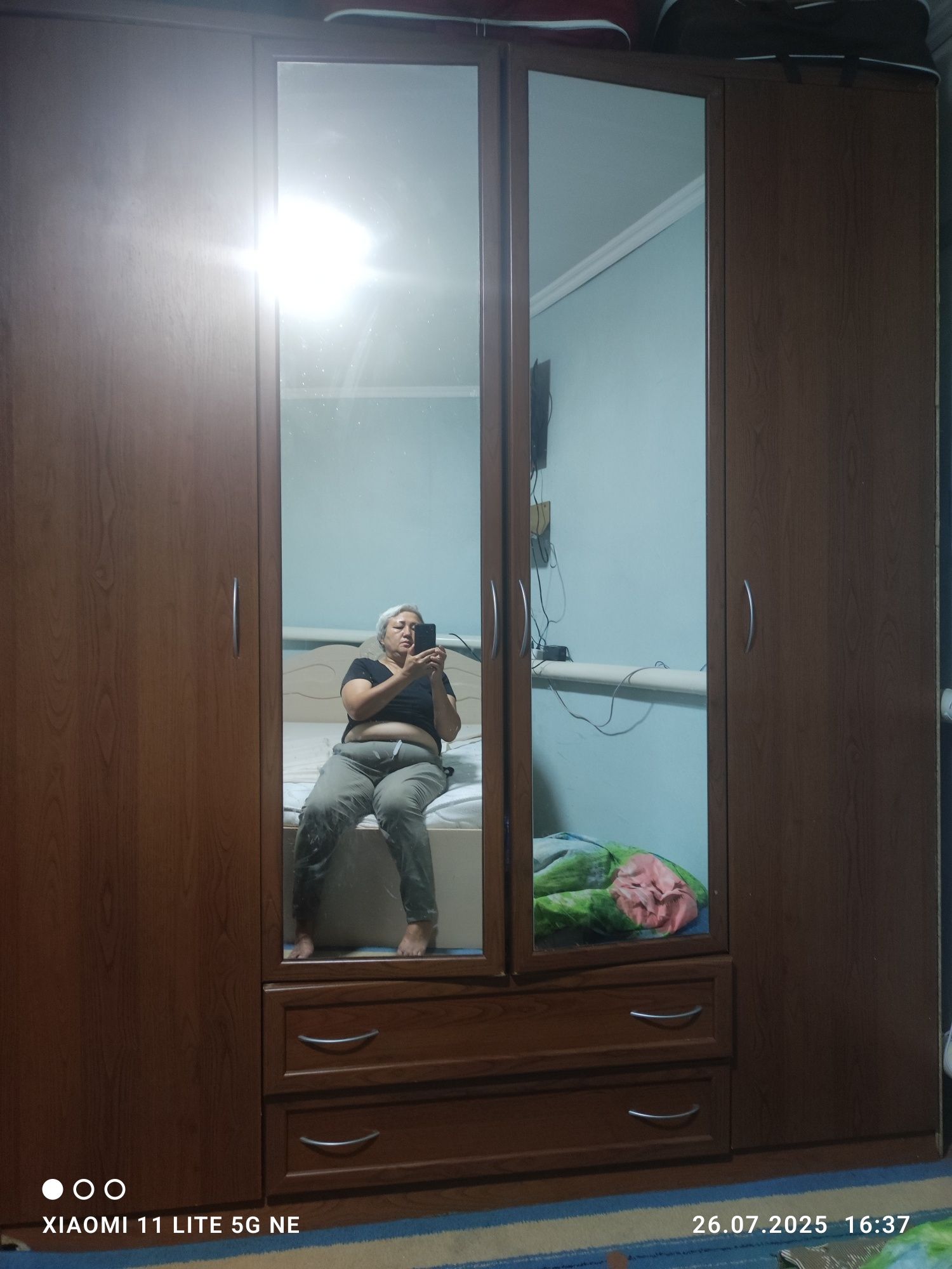 Продам мебель  шифонер кровать..