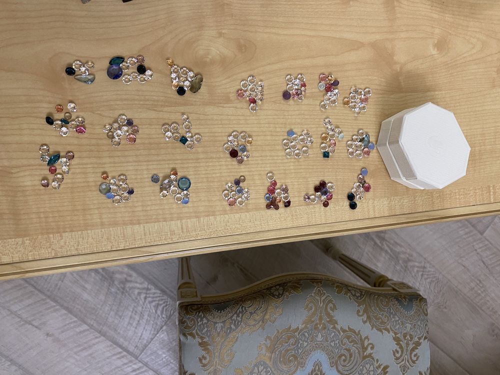 Продам камни Swarovski новые 205 штук