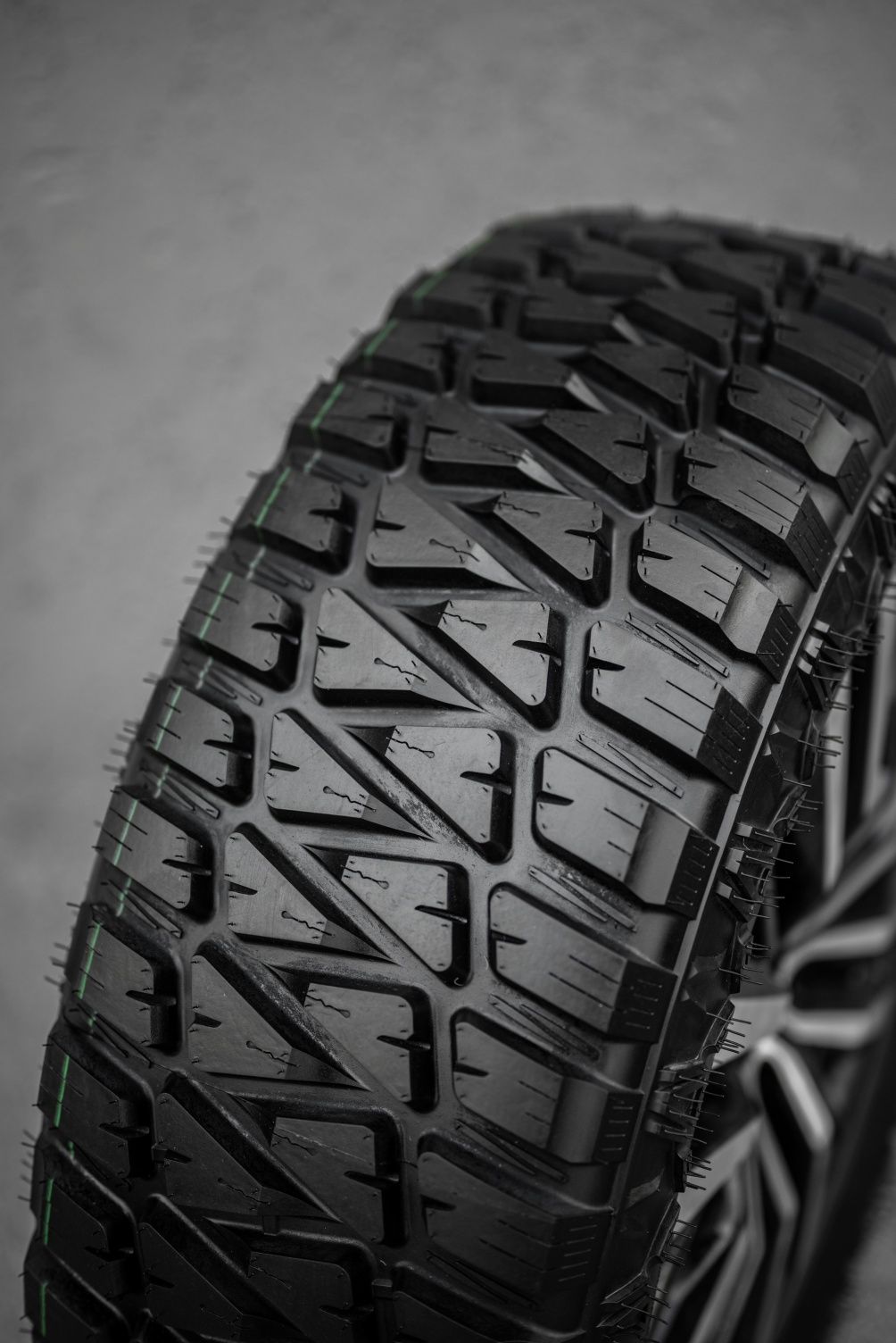 Three-A 285/70R17 LT Challenger M/T 121/118Q