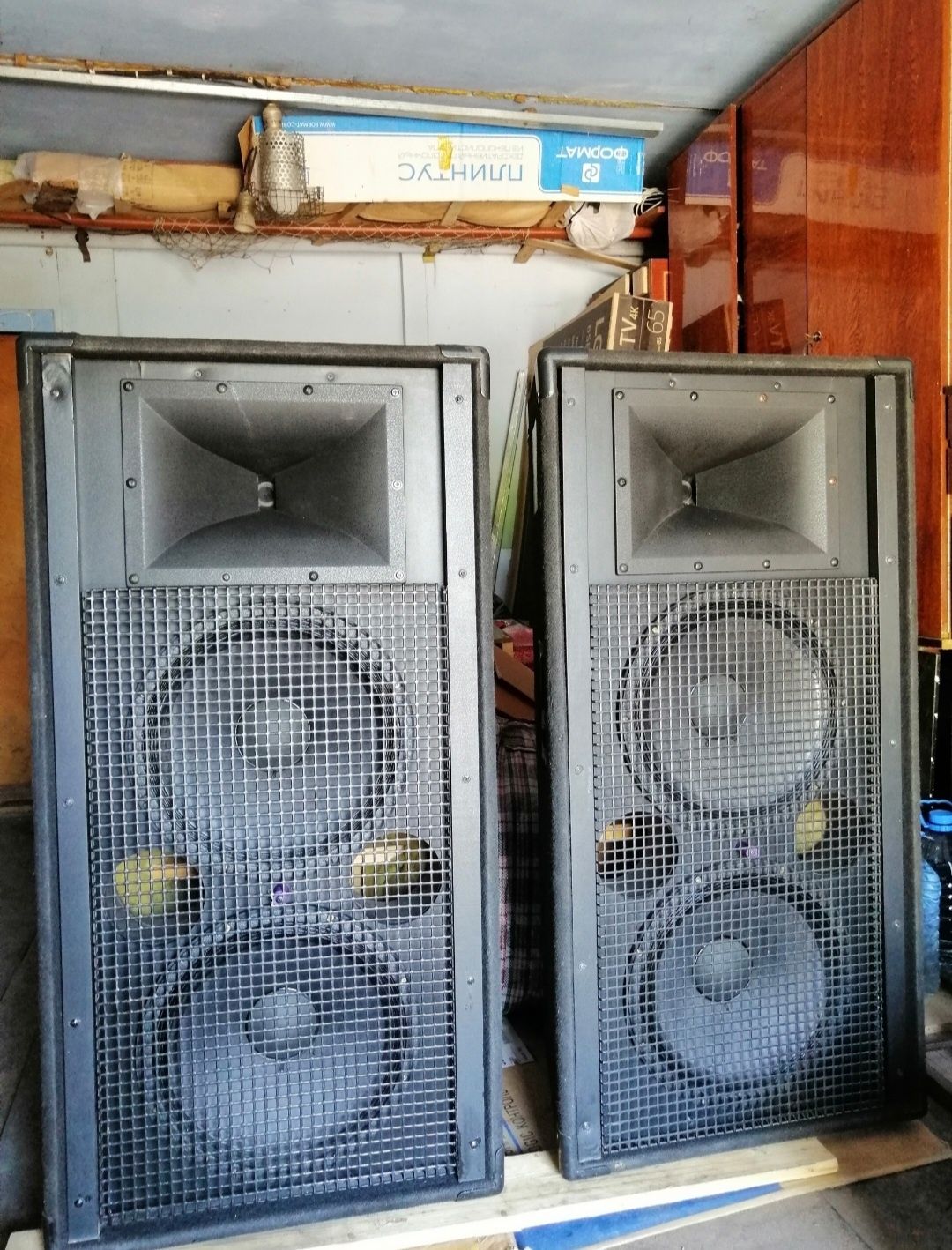 Профессиональные колонки фирмы  JBL SR-Series SR4733A,отличное состоян