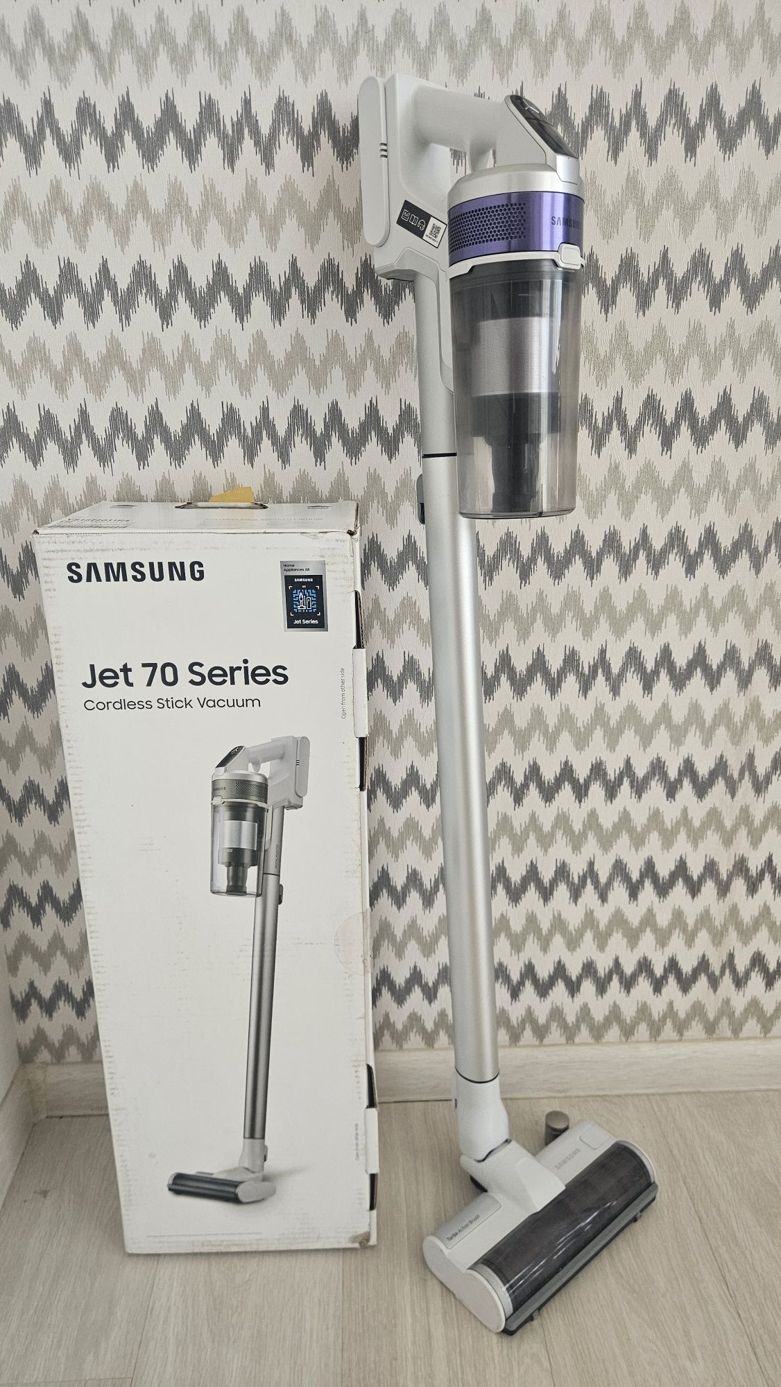 Продам пылесос SAMSUNG JET 70  Series