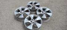 Комплект оригинальных дисков R18. Toyota Camry