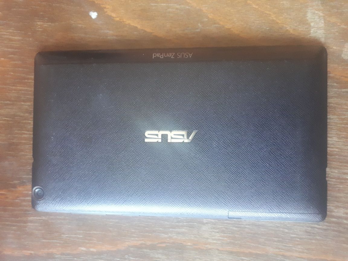 Asus ZenPad C 7.0 наклеено защитное стекло