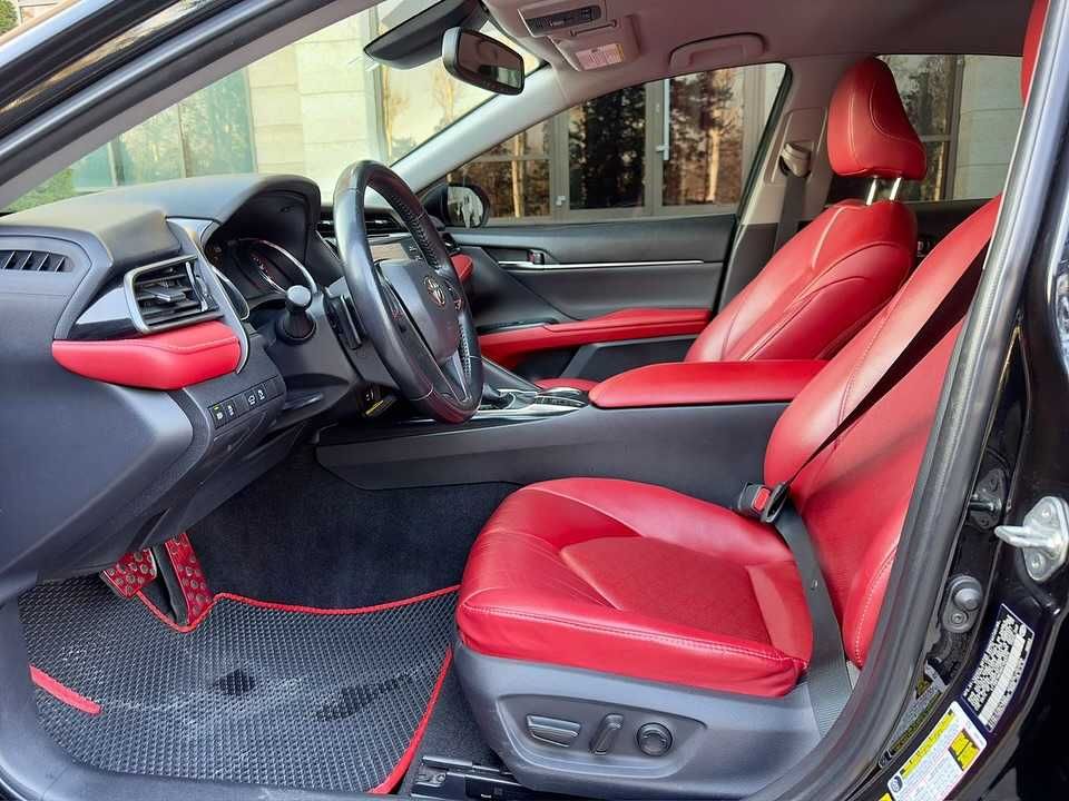 Продается Toyota Camry 2018, черный цвет