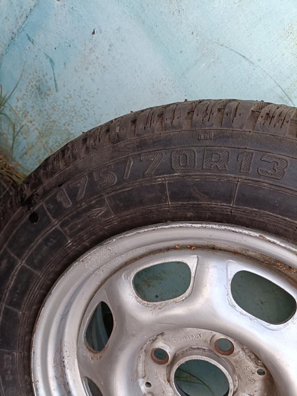Продам резину с дисками 175/70R13