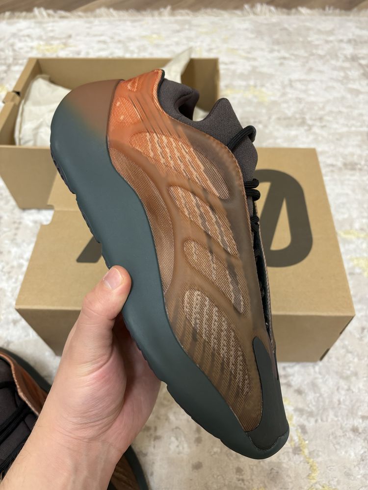 Пррдам кроссовки Yeezy boost 700 v3 copper fade