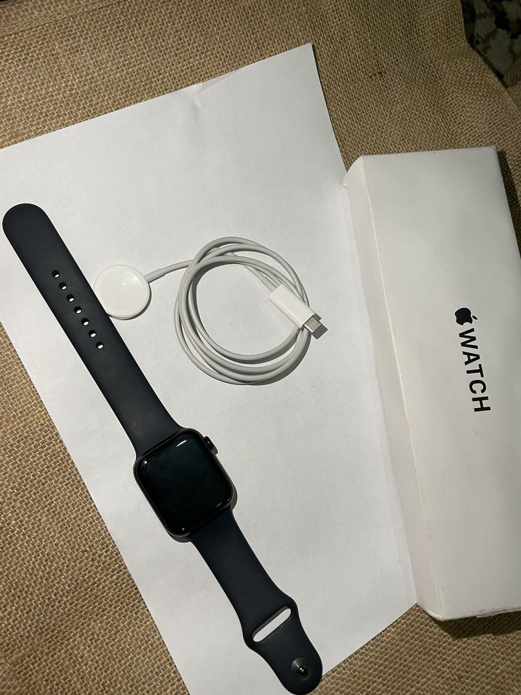 Apple Watch SE 44 мм черный(2024)