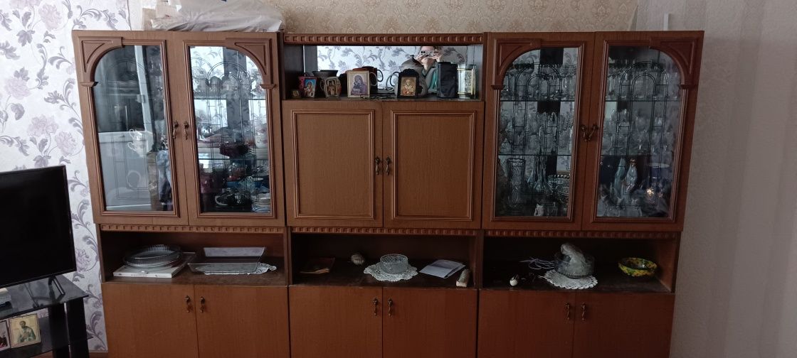 Продам стенку  для гостиной б/у
