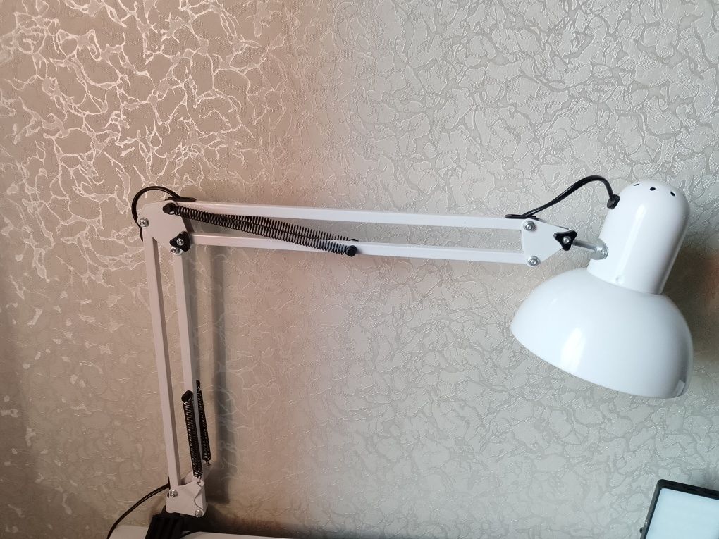Продам Настольная лампа
