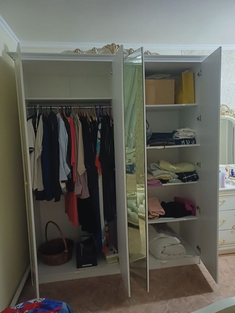 Продам спальный гарнитур