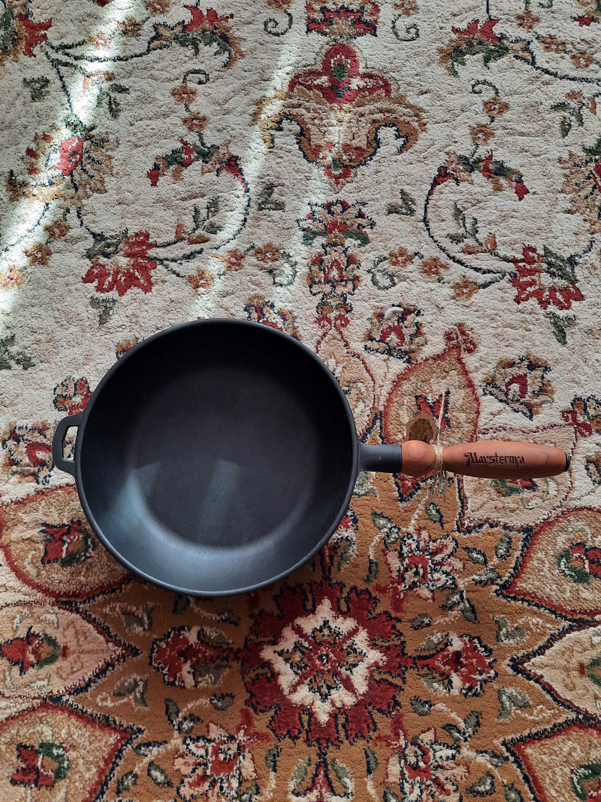 Продам чугунную сковороду