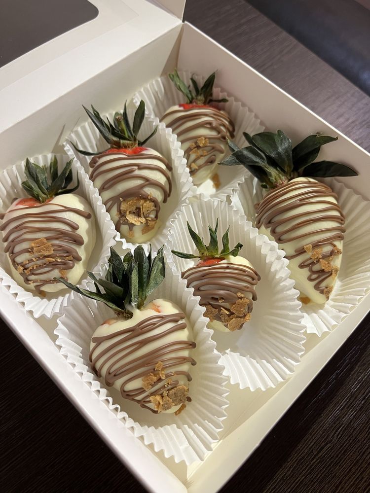 Финики/клубника в шоколаде
