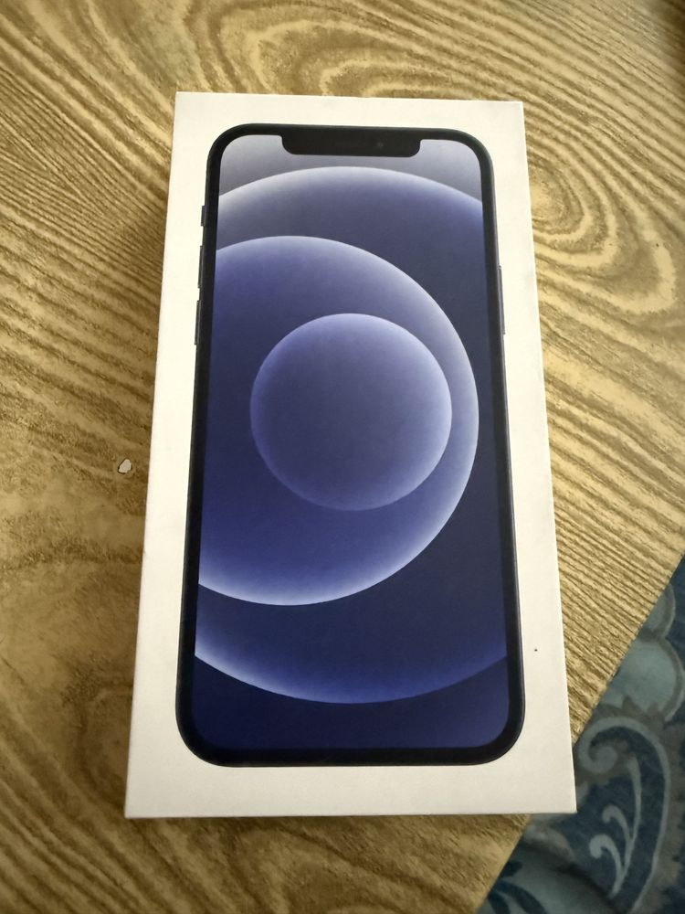 Продам IPhone 12 в отличном состоянии