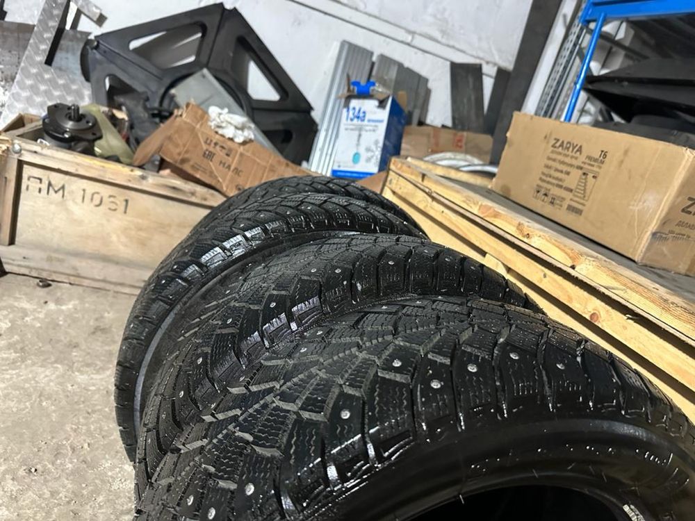 Продам зимние шипованные шины BFGoodrich