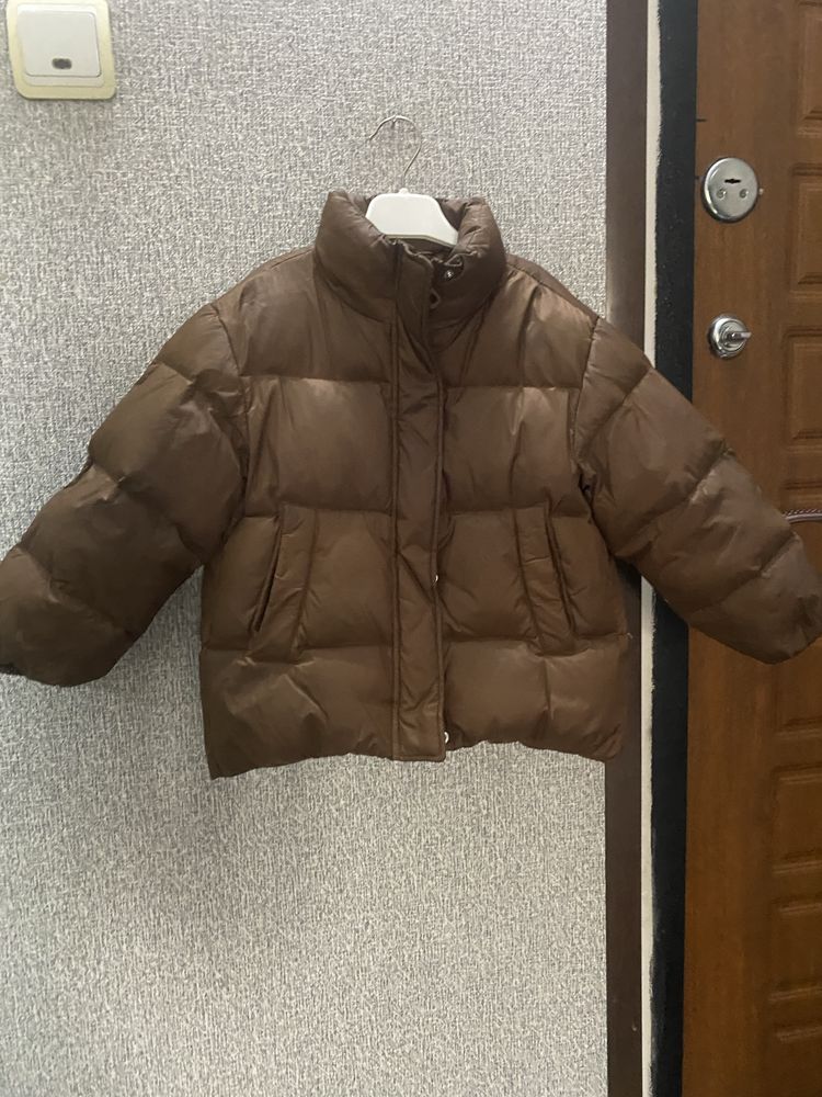 Продам куртку дутую zara