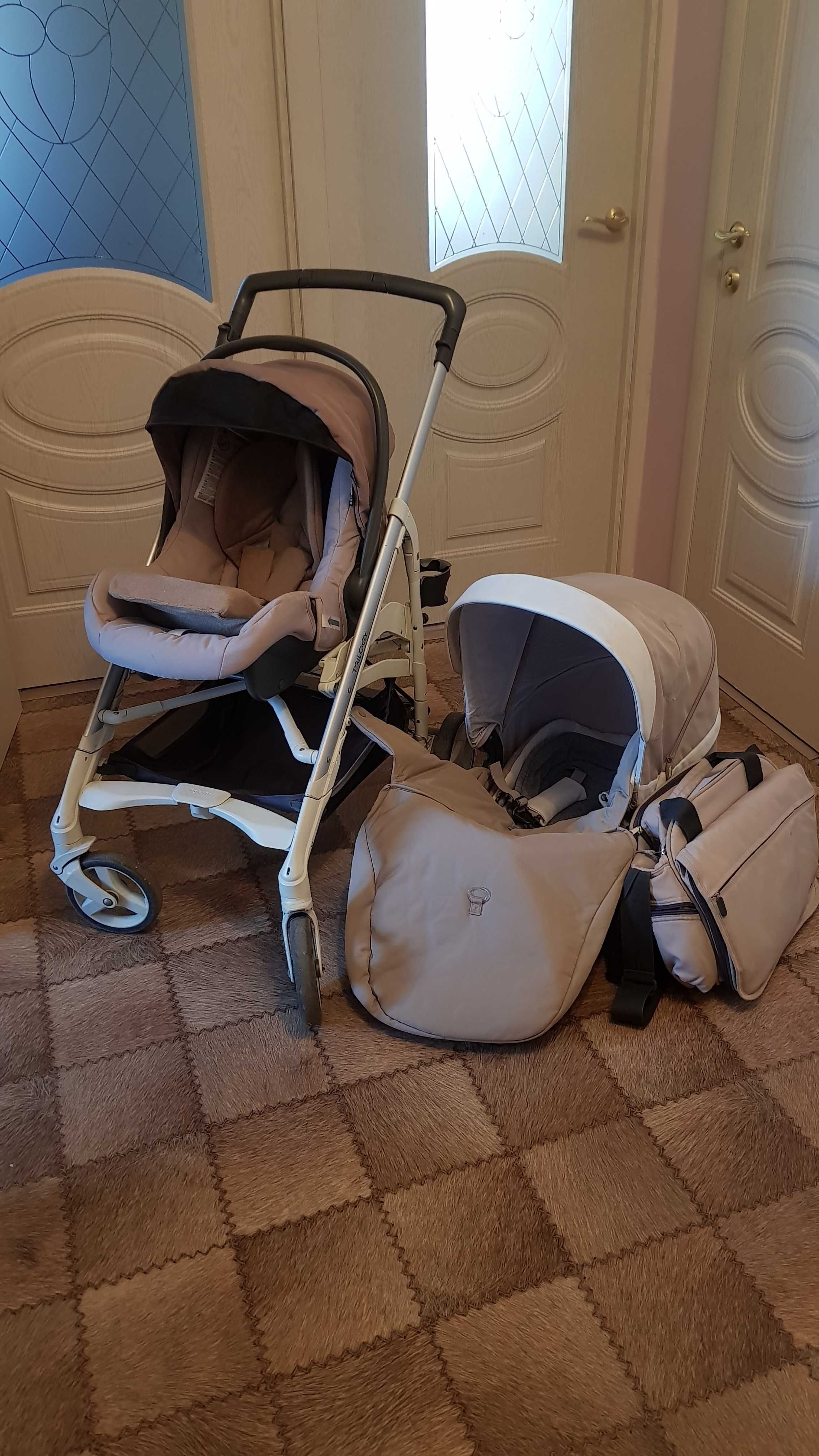 Продам коляску Inglesina Trilogy с автомобильным креслом до 1 года