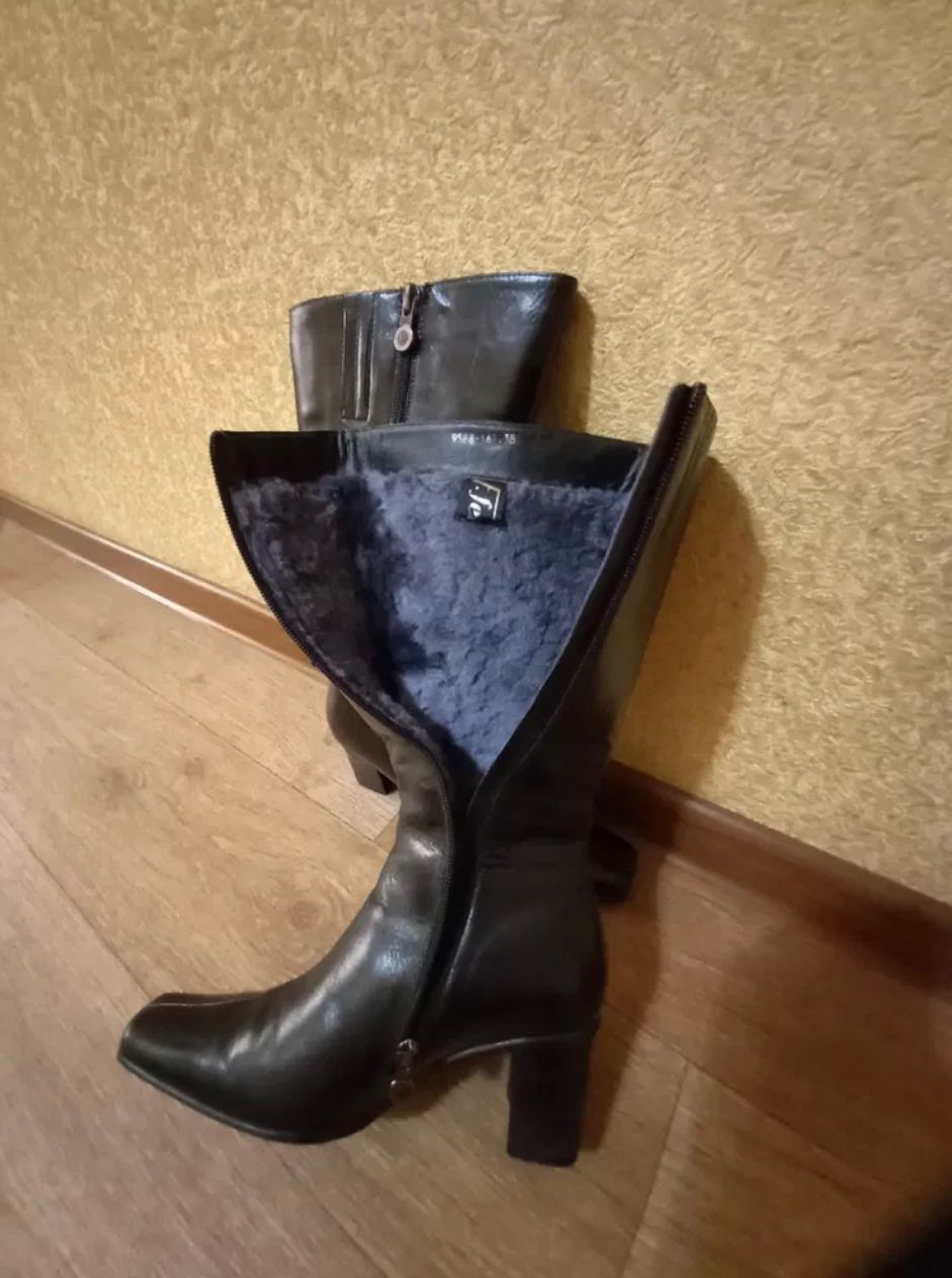 Продам зимние сапоги