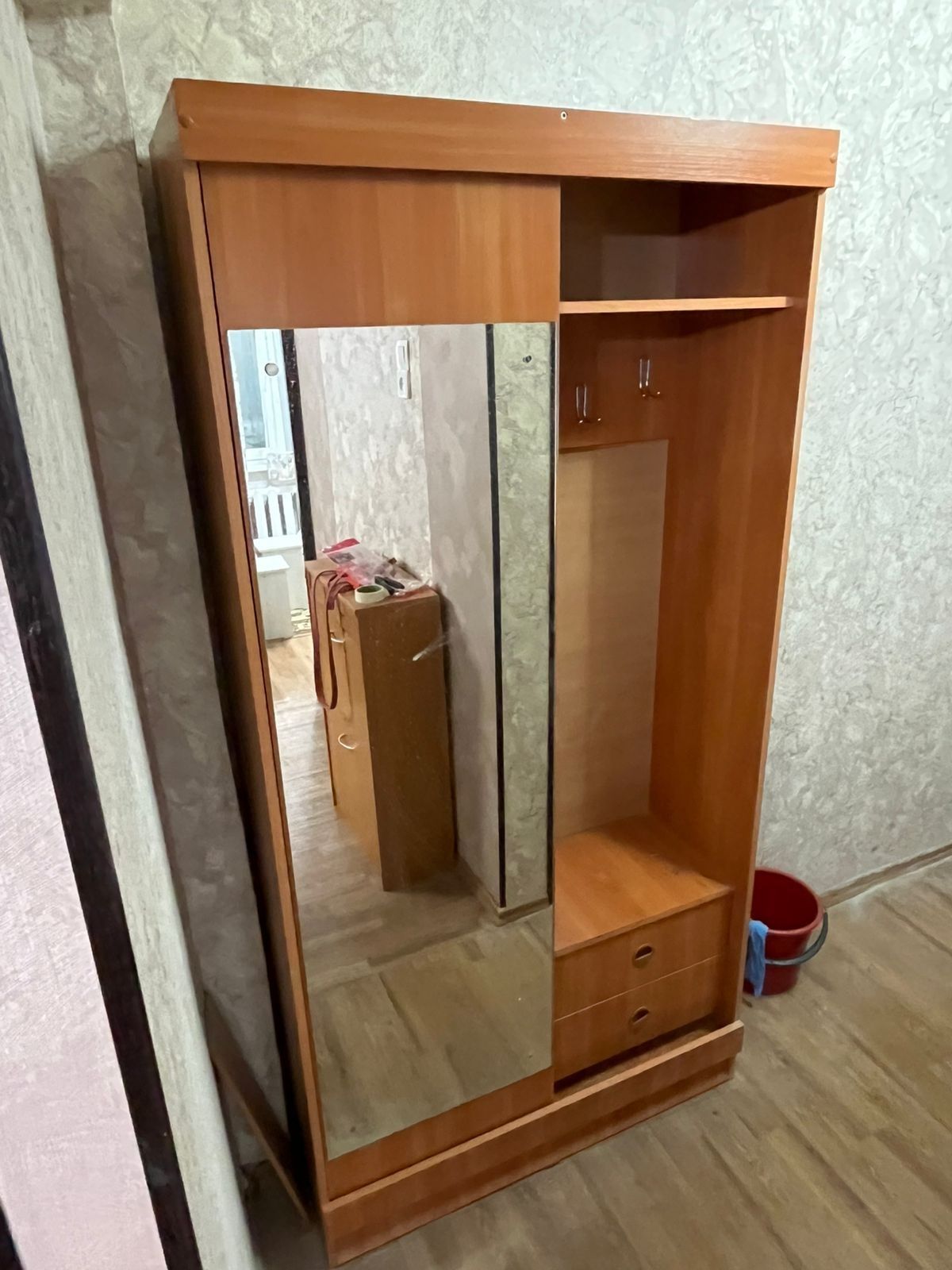 Продам Шкаф в прихожую