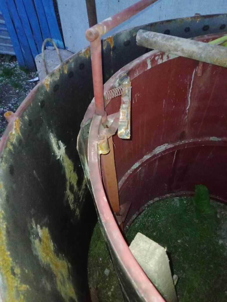 Продам две формы опалубка производство колец и одна полторашка