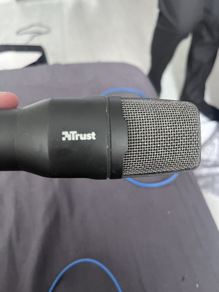 Продам микрофон Trust