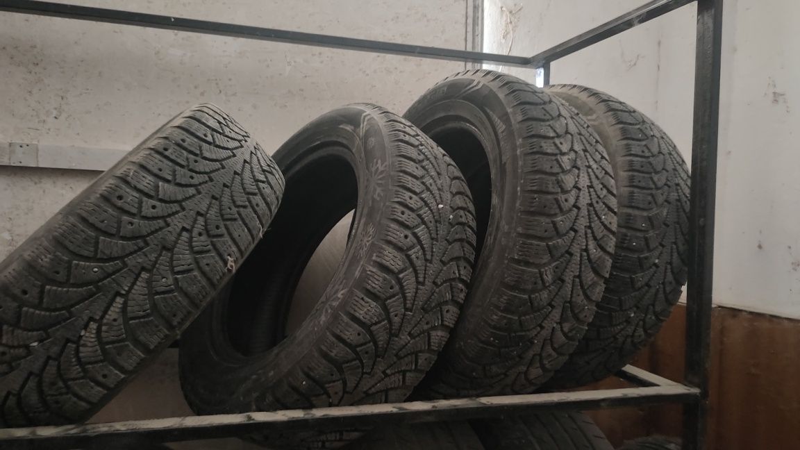 Продам зимние шины 215/60/16