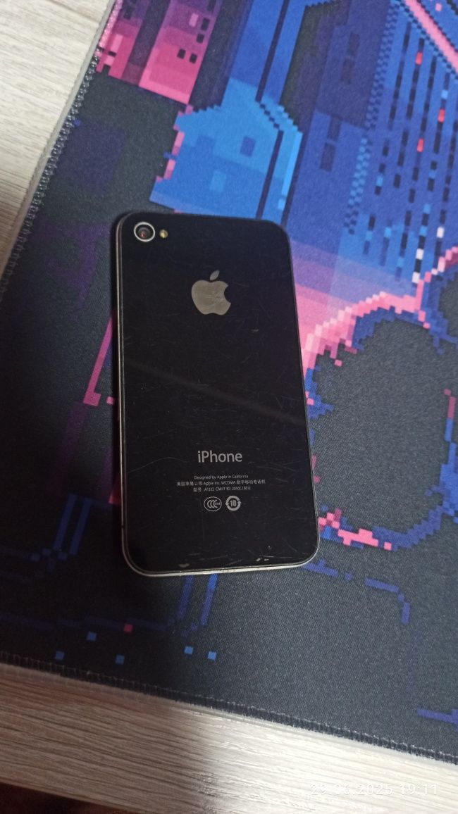 iPhone 5s 64gb space grey и iphone 4 на 8гб