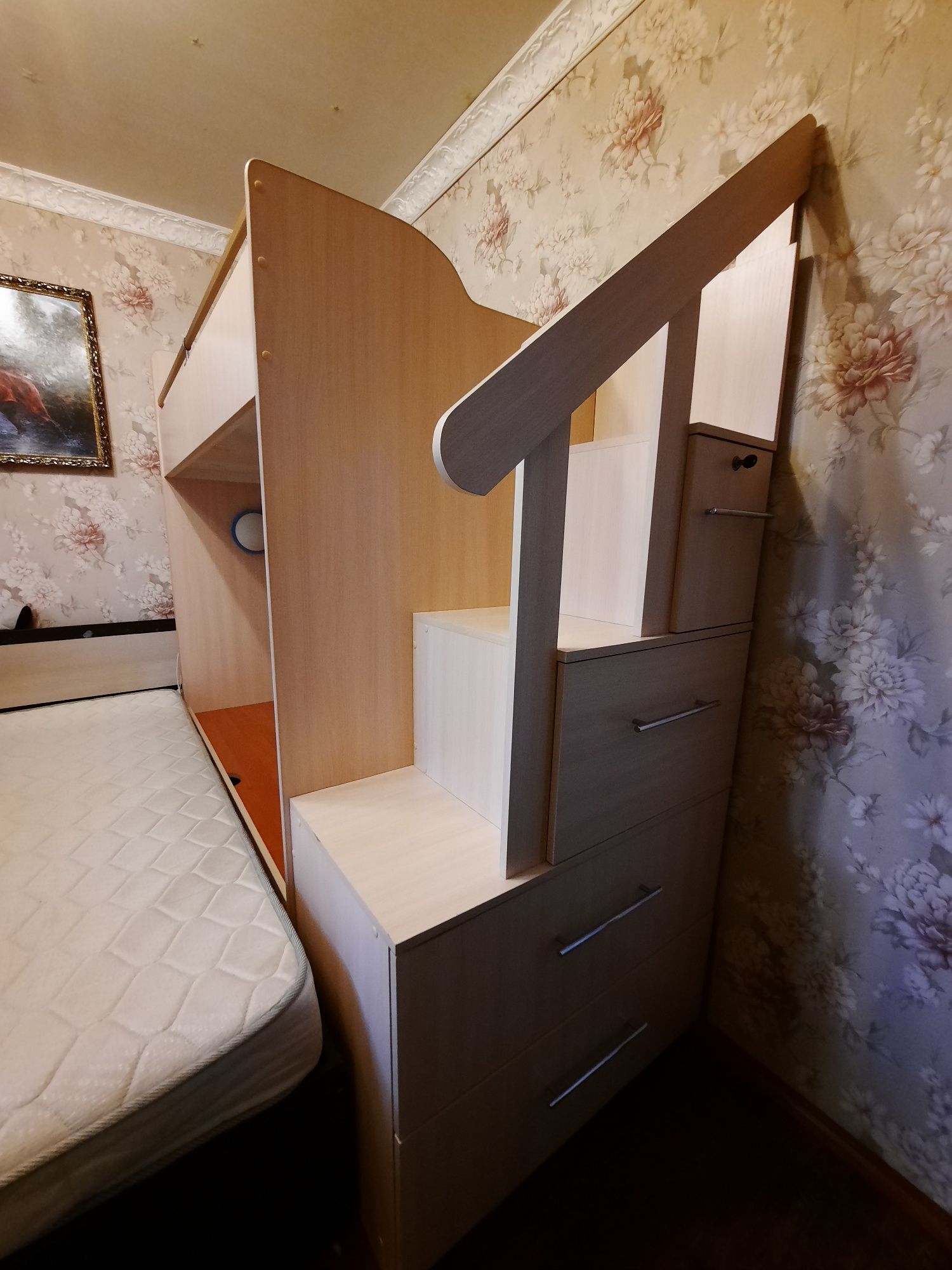 Двухъярусная кровать