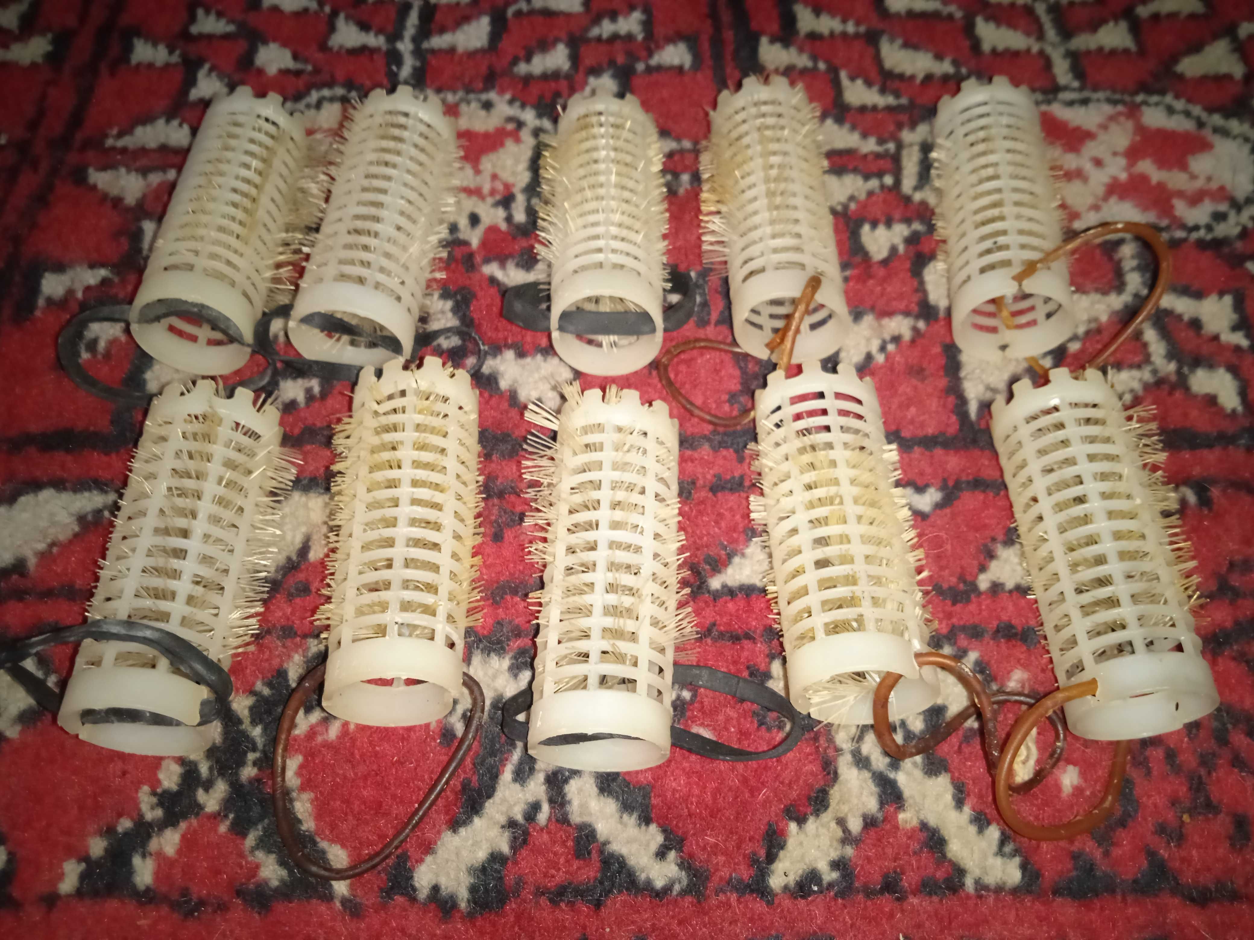 ПРОДАМ БИГУДИ пластиковые с ворсинками ! Набор 10 штук. На резинках.